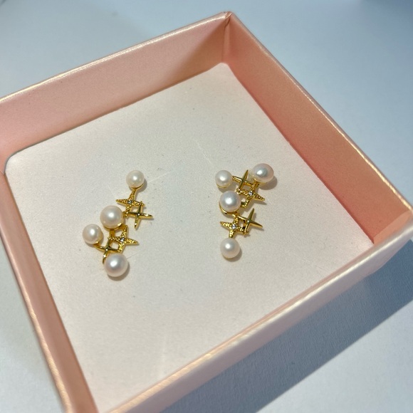 Vintage Earrings with Box - Picture 6 of 6